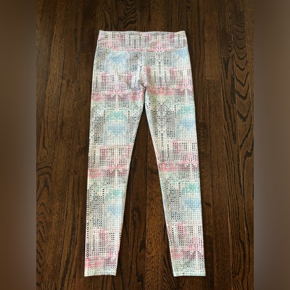 *LIKE NEW* Fabletics Women’s S Define PowerHold Mid-Rise Leggings - Arctic Print - Picture 3 of 12